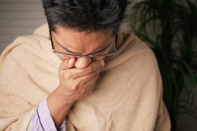 Person recovering at home after a respiratory infection